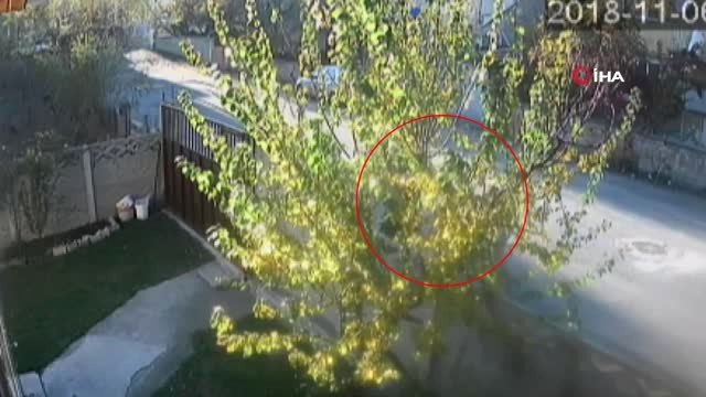 Dur İhtarına Uymayan Otomobili Kovalayan Polis Aracı Anne ve Oğluna Böyle Çarptı