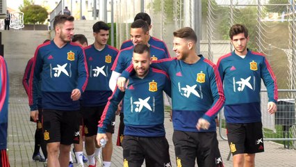 El cariñoso gesto de Ramos con Jordi Alba antes de comenzar el entrenamiento