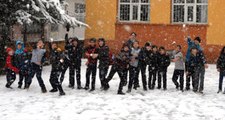 Tunceli Pülümür'de Yoğun Kar Yağışı Nedeniyle Okullar 2 Gün Tatil Edildi