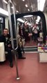 Un homme vole une chèvre au jardin des Tuileries et l’emmène dans le métro à Paris