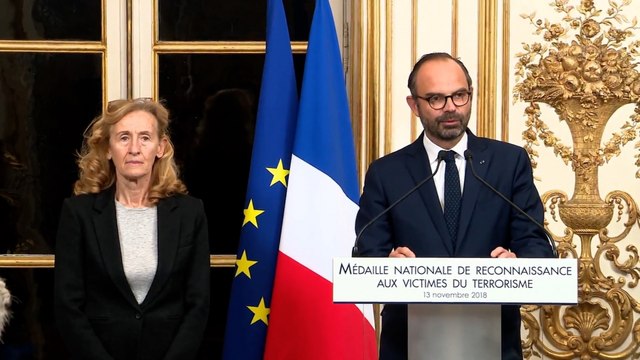 Attentats 13 novembre 2015 : Édouard Philippe remet la médaille nationale de reconnaissance aux victimes du terrorisme
