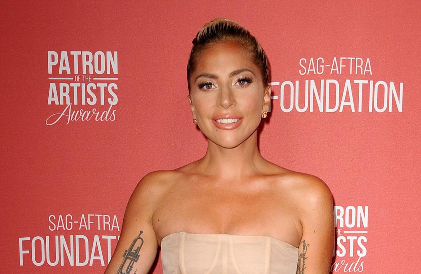 ⁣Lady Gaga snuck into local cinema to see A Star Is Born