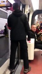 Un homme vole une chèvre et l'embarque dans le métro _