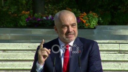 Ora News - Rama: Riatdhesimi i Mid'hat Frashërit nuk i merr askujt pjesën e vet të historisë