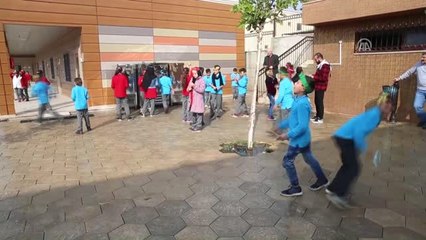 Reyhanlı'daki Suriyeli Yetimler İçin Zeytin Toplama Şenliği