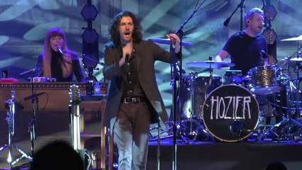 Hozier rend hommage aux voix contestataires