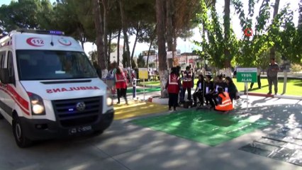 Öğrencilerin tatbikattaki performansı tiyatrocuları aratmadı