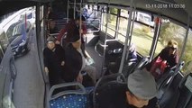 Halk Otobüsü Şoförü, Rahatsızlanan Yolcuyu Hastaneye Kadar Götürdü... O Anlar Kamerada