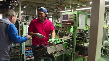 نقص اليد العاملة يرغم اليابان على تشريع أبوابها للأجانب