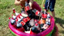 НАДУВНОЙ БАССЕЙН с КОКА КОЛА   МЕНТОС НОВЫЙ ЧЕЛЛЕНДЖ Видео для Детей Pool Coca Cola Challenge