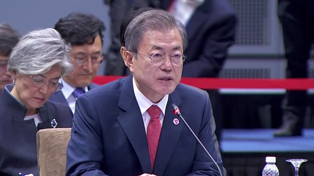 문 대통령 내년 한·아세안 특별 정상회의...김정은 초청 검토 / YTN