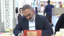 Yazarlar Tüyap'ta Kitaplarını İmzaladı - İstanbul