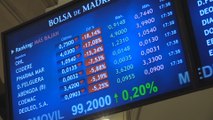 Italia y el Brexit castigan a las Bolsas europeas, el Ibex salva los 9.100 puntos