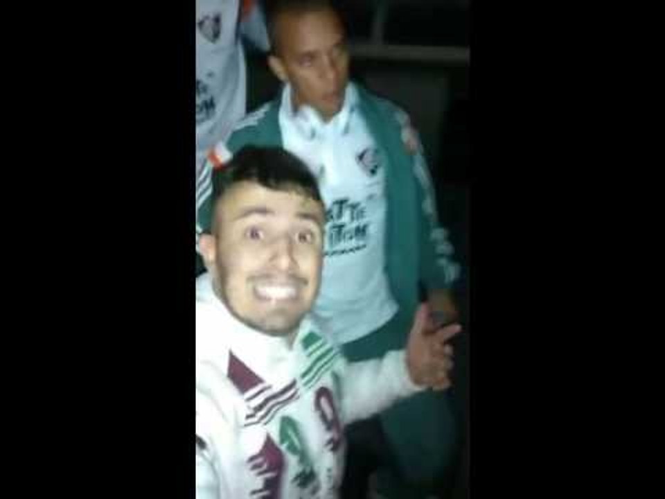 Torcedores "enquadram" Marcos Júnior e Léo Pelé
