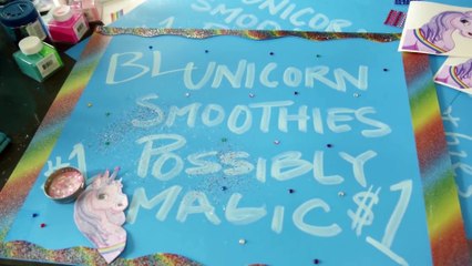 Millie Bobby Brown se pinta de azul en favor de los niños