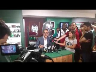 Abad fala sobre fornecedor e novos profissionais no departamento de futebol