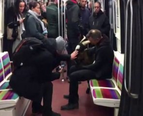 Çaldığı Keçiyle Metroya Bindi