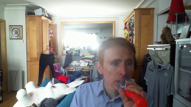 Wiwi égratigne feed the machine de Nickelback