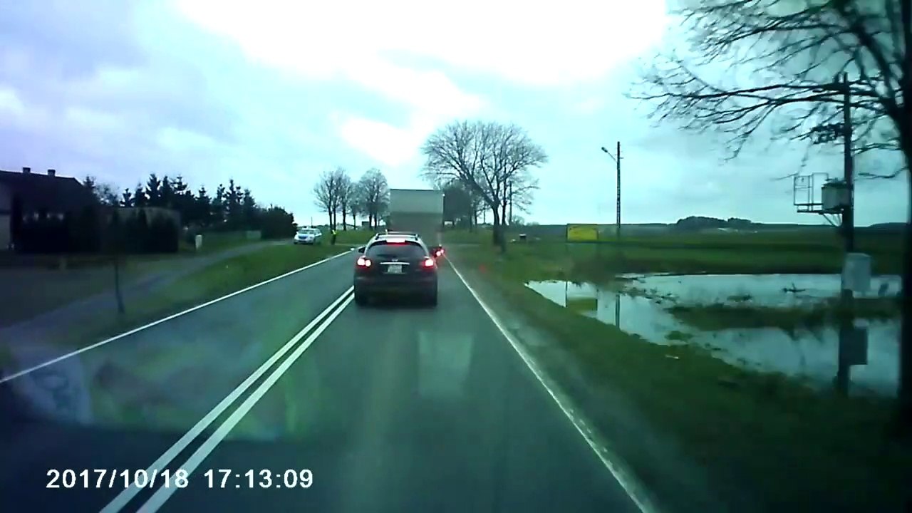 Il double n'importe comment et se fait surprendre par la police