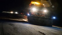 Tendürek Geçidi'nde kar yağışı ve tipi nedeniyle araçlar mahsur kaldı - AĞRI