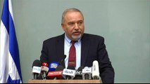 Israeli Defence Minister Avigdor Lieberman quits over Gaza truce