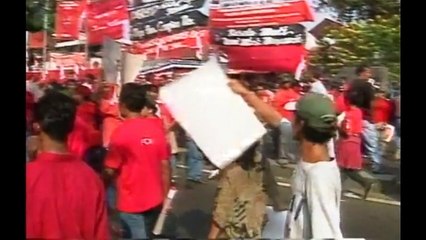 Massa berunjuk Rasa Mendukung Megawati Soekarno Putri 21 Juni 1996