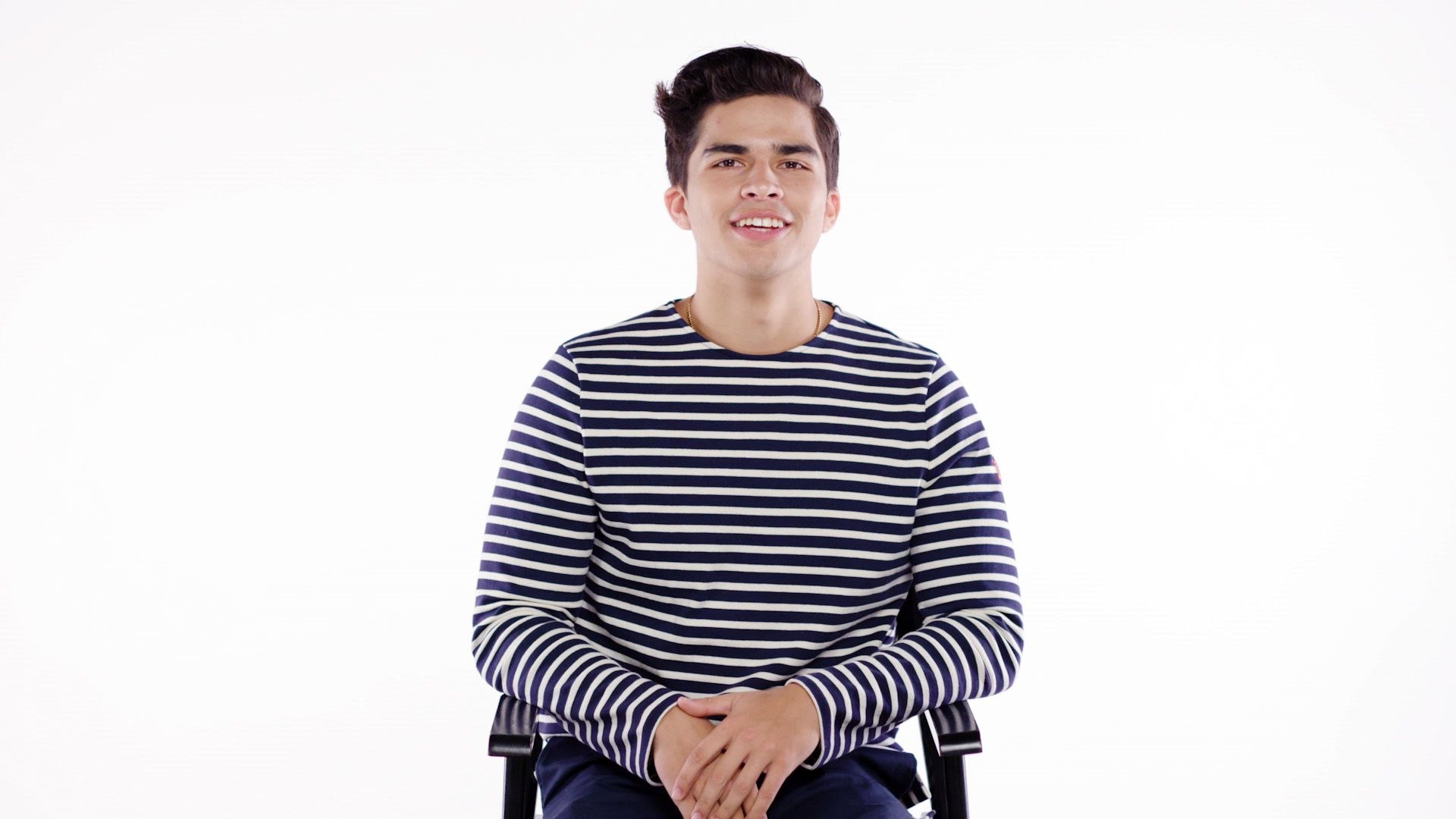 ⁣Alex Aiono Sings Rihanna, Justin Timberlake, and Maroon 5 in a Game of Song Association
