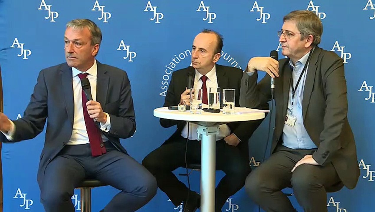 Conférence de presse de l'AJP : M. Philippe Vig...