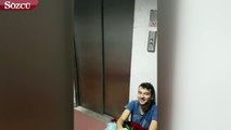 Asansör kapısında sohbet eden gençler dayının korkmasına sebep oldu