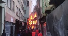 Bursa'da Tarihi Kayhan Çarşısı'nda Yangın Çıktı! Tarihi Bina Kül Oldu