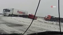 Yoğun kar yağışı nedeniyle Mozeret geçidi sürücülere zor anlar yaşatıyor