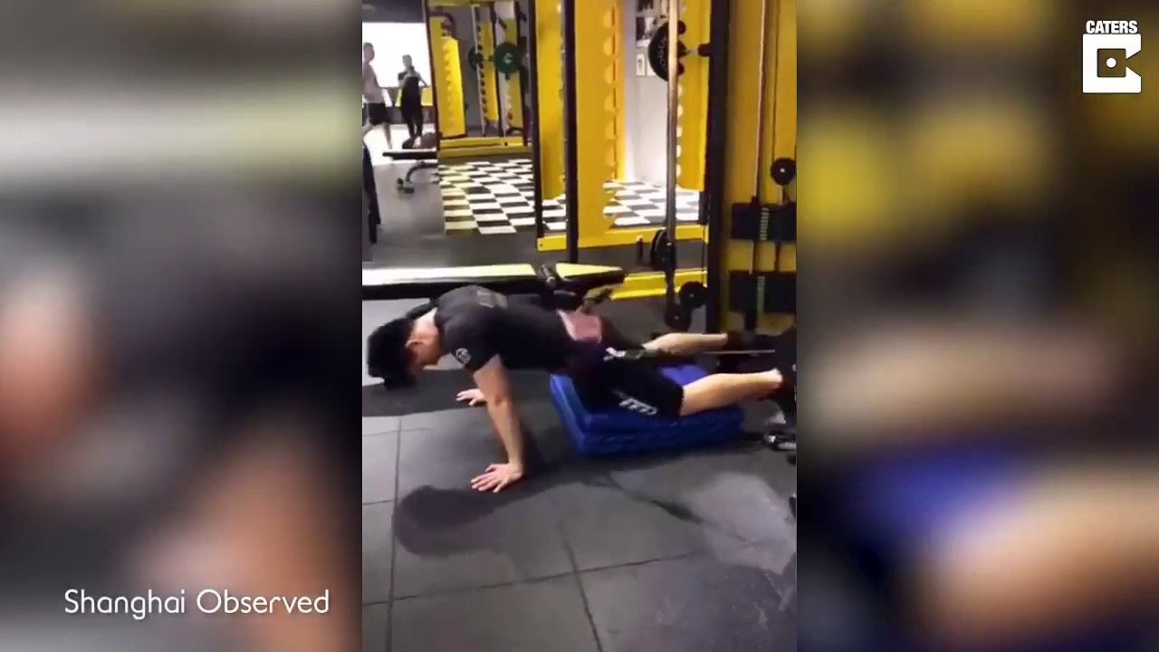 Gece için spor yapan genç