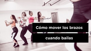 Cómo mover los brazos cuando bailas