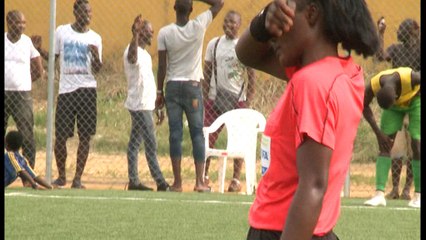 Football: Stage CAN féminine Ghana 2018, gros plan sur l'arbitre Akoua Kossonou