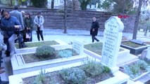 CHP'li Vekiller İlk Diyanet İşleri Başkanı Mehmet Rifat Börekçi'nin Kabrini Ziyaret Etti-1