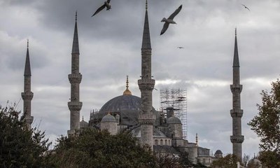 Sultanahmet Camii'nin minaresi tadilat amaçlı söküldü