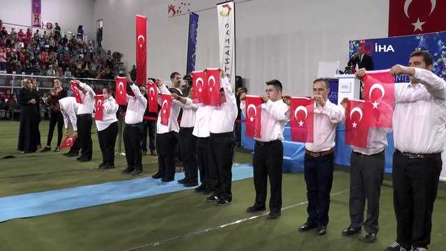 Down sendromlu çocuklar İstiklal Marşı'nı işaret dili ile okudu