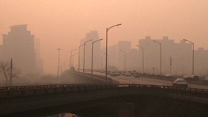 中 뒤덮은 최악 스모그...바람 바뀌자 유입 / YTN