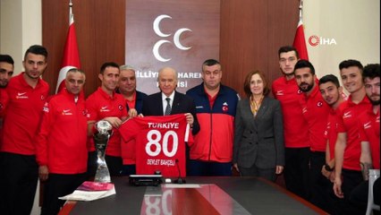 Ampute Milli Takımı Bahçeli'yi ziyaret etti