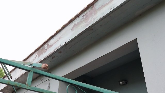 Dragona, 84enne malato costretto a vivere tra muffa e degrado. Mi faranno morire prima del tempo
