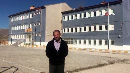 Kayserili okul müdürü 5 bin TL masrafı çok buldu, okulu tek başına boyadı