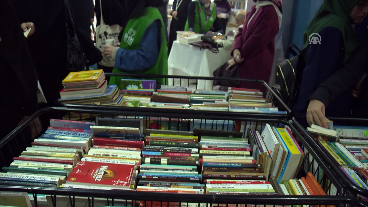 'Sen Oku Nepal Aydınlansın' kitap kermesi açıldı - İSTANBUL