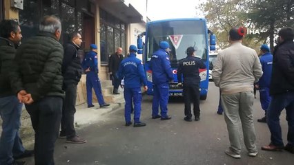 Cinayet Hükümlüsü Ölen Annesi İçin Evine Getirildi