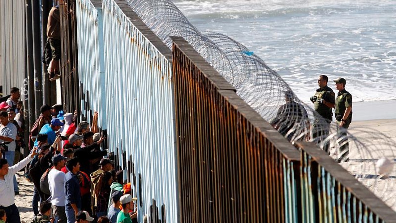 Sonho americano esbarra num muro
