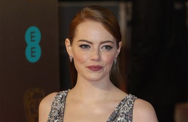 Emma Stone shock: 'Il corsetto mi ha spostato gli organi interni'