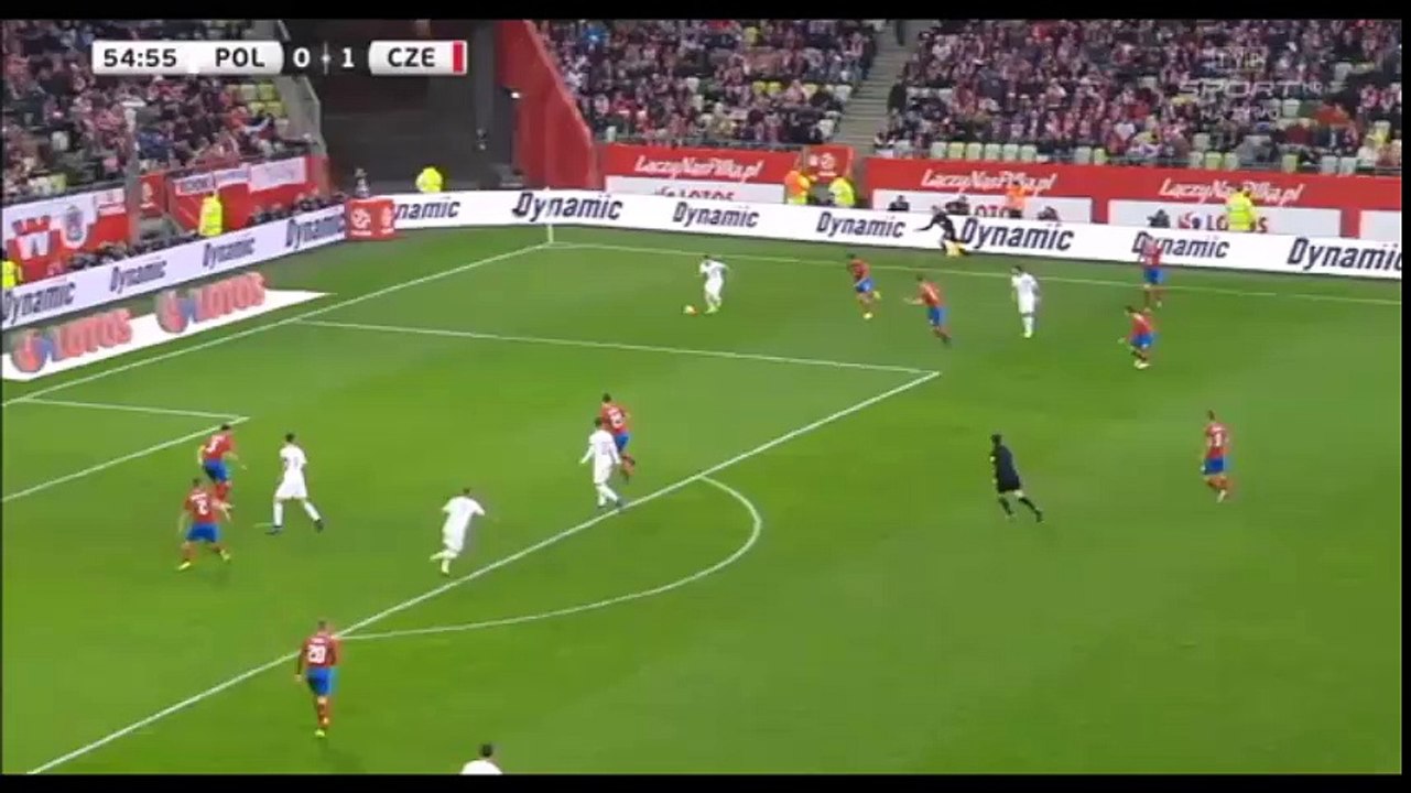 Robert Lewandowski miss on open goal vs Czech Republic!