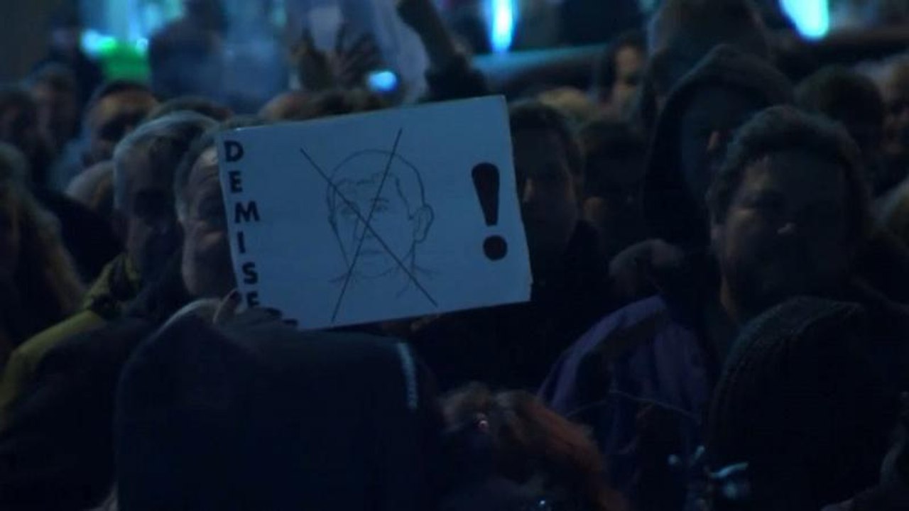 2 Mio Euro: Tausende in Prag fordern Rücktritt von Regierungschef Babis