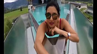 Deepti Bhatnagar Sexy Cleavage in Bikini in Swimming Pool