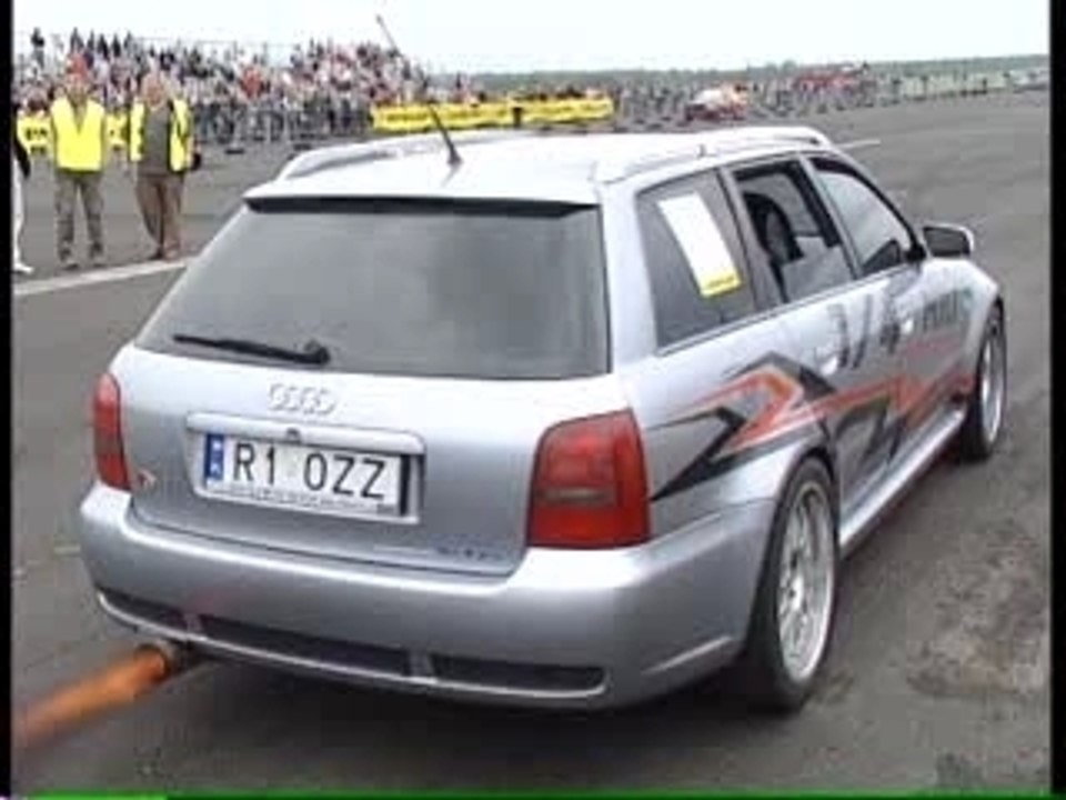Audi RS4 Brutal Acceleration [from www.metacafe.com]