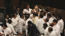 Estalla la tensión en el Parlamento de Sri Lanka con una pelea entre los diputados